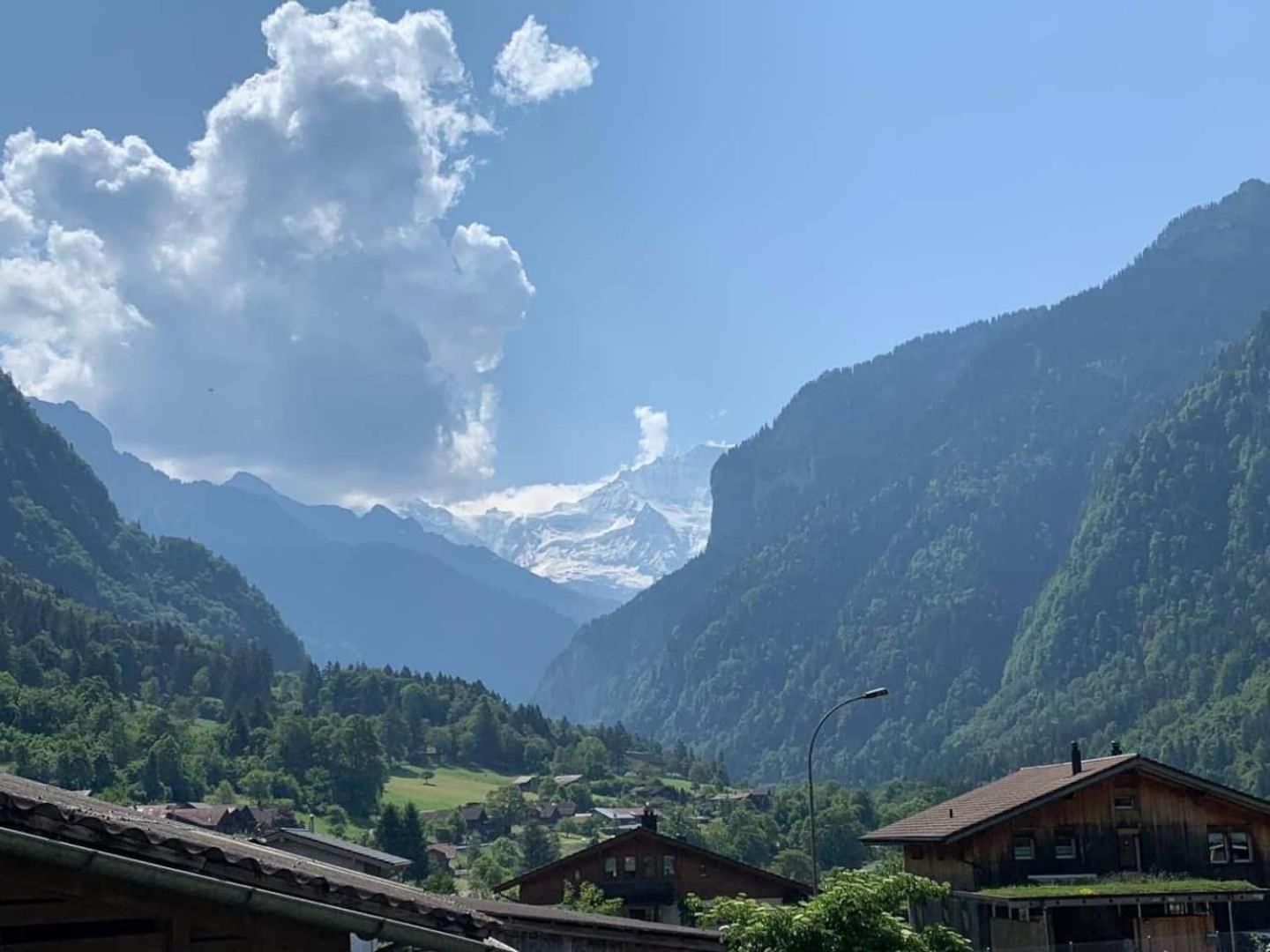 Charming Alpine Retreat By Apartments Capricorn Gsteigwiler Bagian luar foto