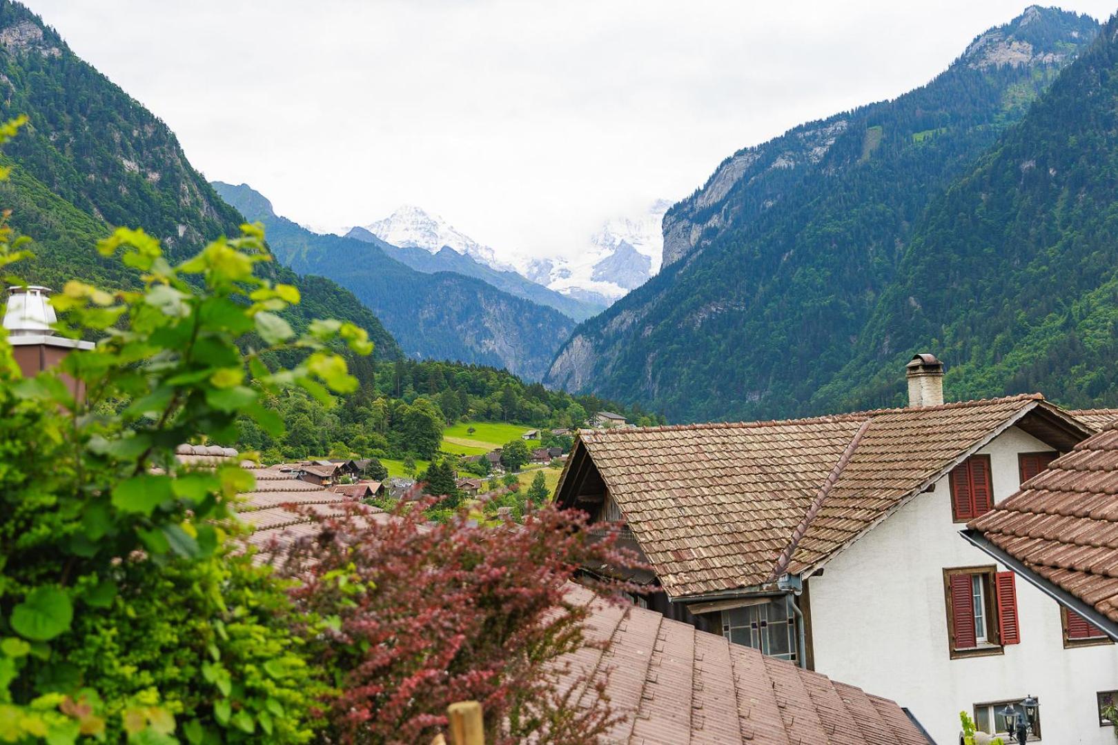 Charming Alpine Retreat By Apartments Capricorn Gsteigwiler Bagian luar foto
