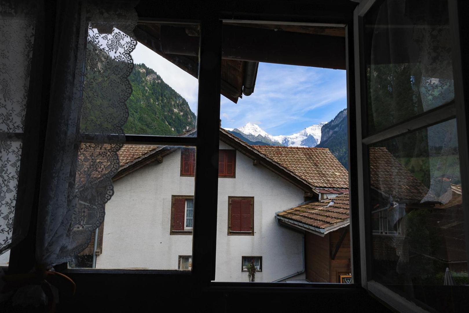 Charming Alpine Retreat By Apartments Capricorn Gsteigwiler Bagian luar foto